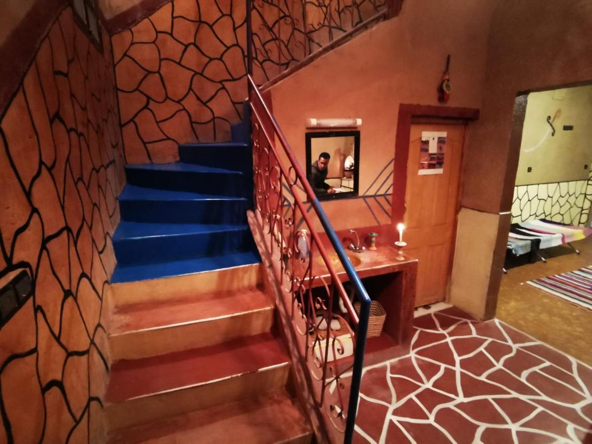 Riad Tigmi Du Soleil آيت بن حدو المظهر الخارجي الصورة