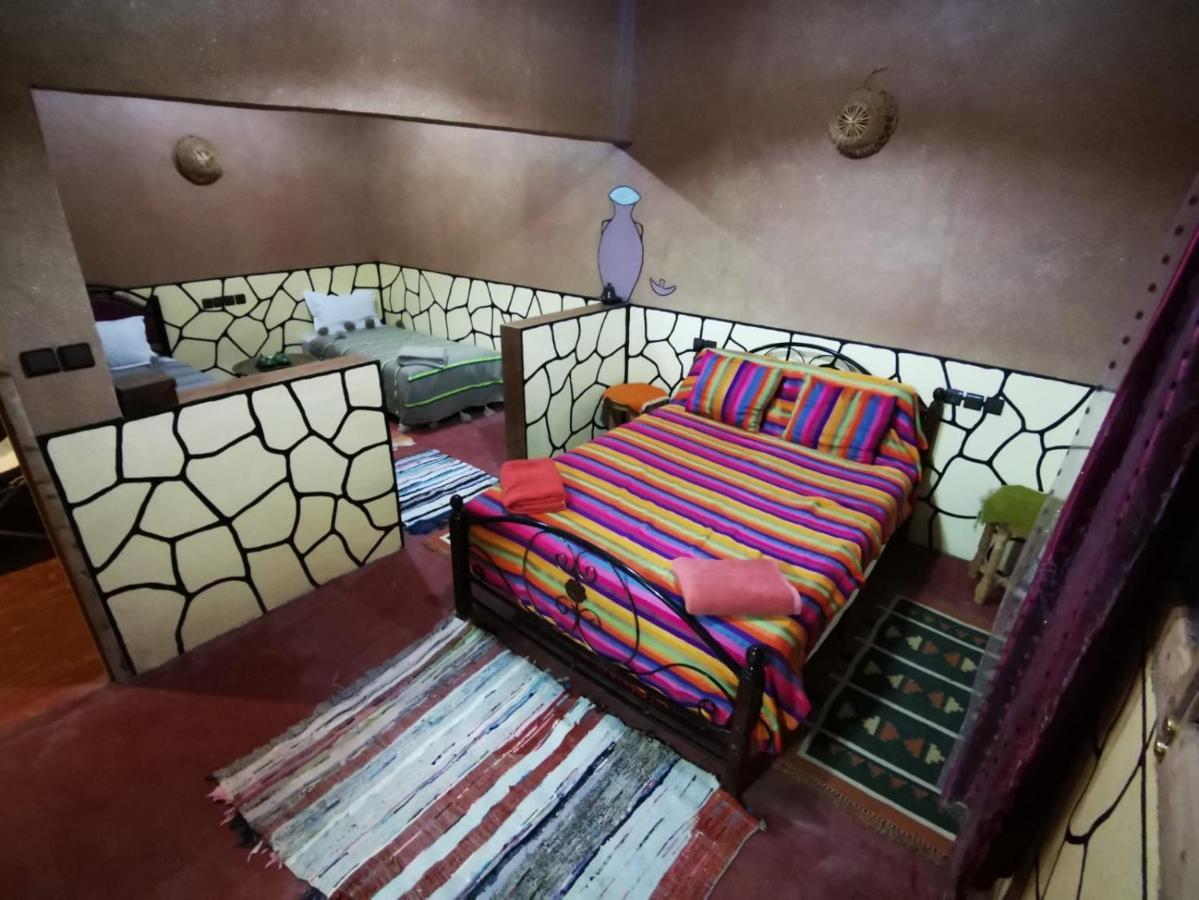 Riad Tigmi Du Soleil آيت بن حدو المظهر الخارجي الصورة