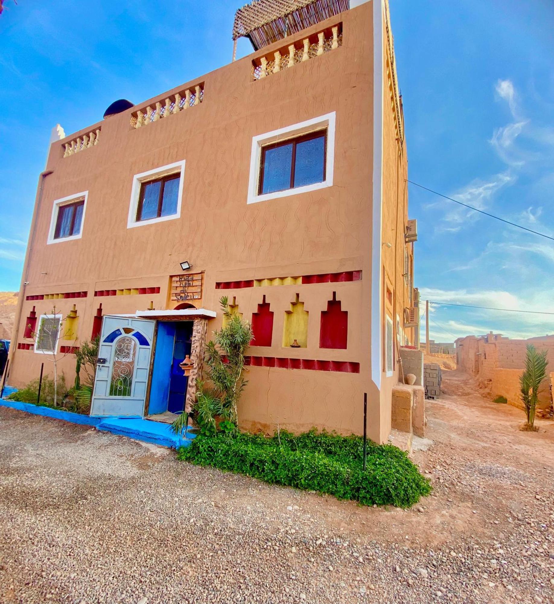 Riad Tigmi Du Soleil آيت بن حدو المظهر الخارجي الصورة