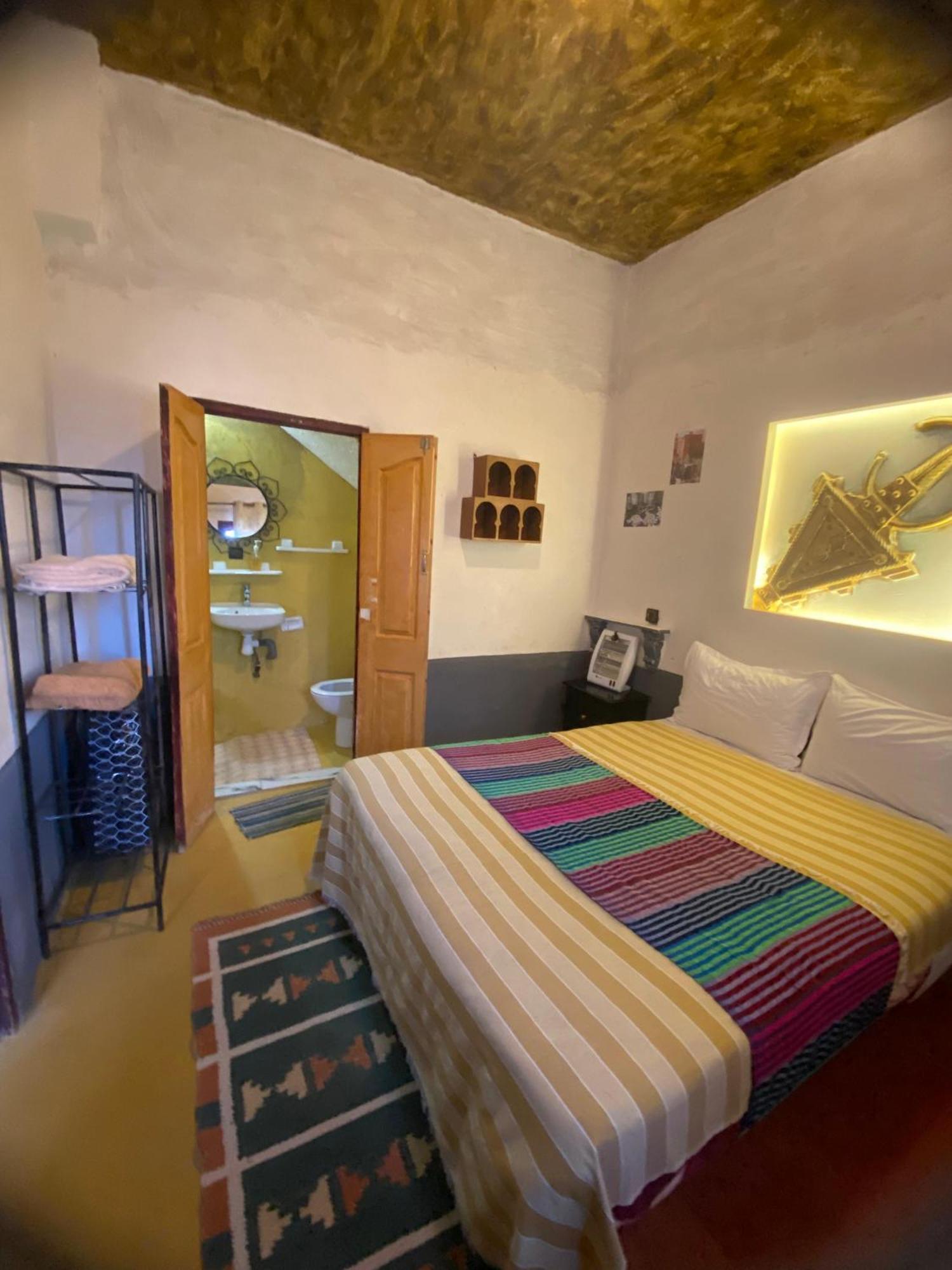 Riad Tigmi Du Soleil آيت بن حدو المظهر الخارجي الصورة